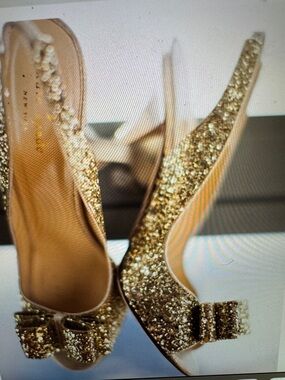 Kate Spade Charm gold Glitter Sandals worn to wedding sz 9 leather soles charm